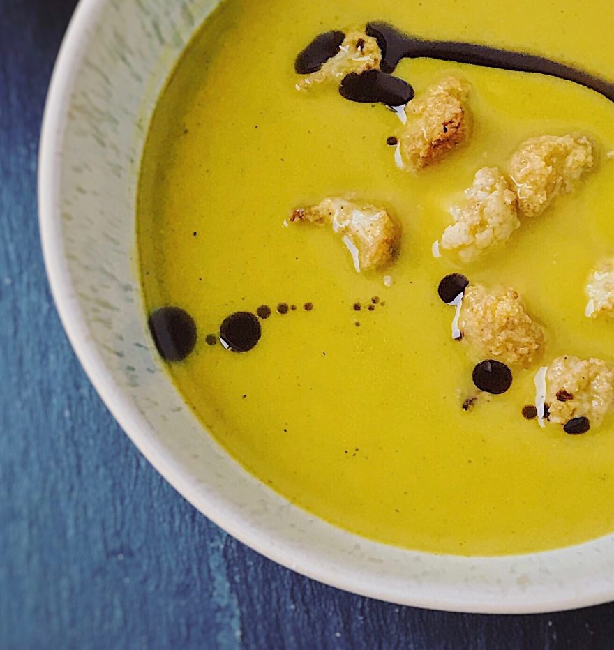 Kichererbsensuppe mit gebackenem Blumenkohl