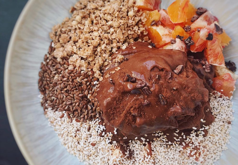 Schokoladige Nicecream mit Orangen
